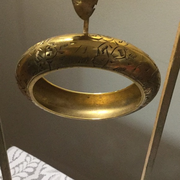 Jewelry - Bracelet....Vintage.. Antique Brass...